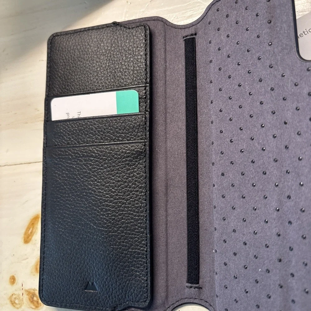 Men's Slim Wallet, Black. Leather Flip Wallet. Auto Align‎ Plus Magnetic System.